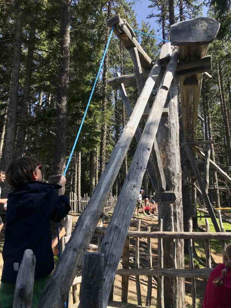 Kugelwald Glungezer - die Kugel wird per Seil und "Schrägaufzug" zum Start hinauf gezogen