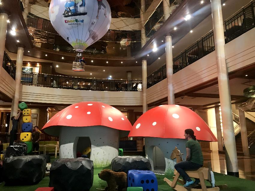 Kinderhotel Allgäu - mit dem großen Indoor Spielplatz in der Lobby