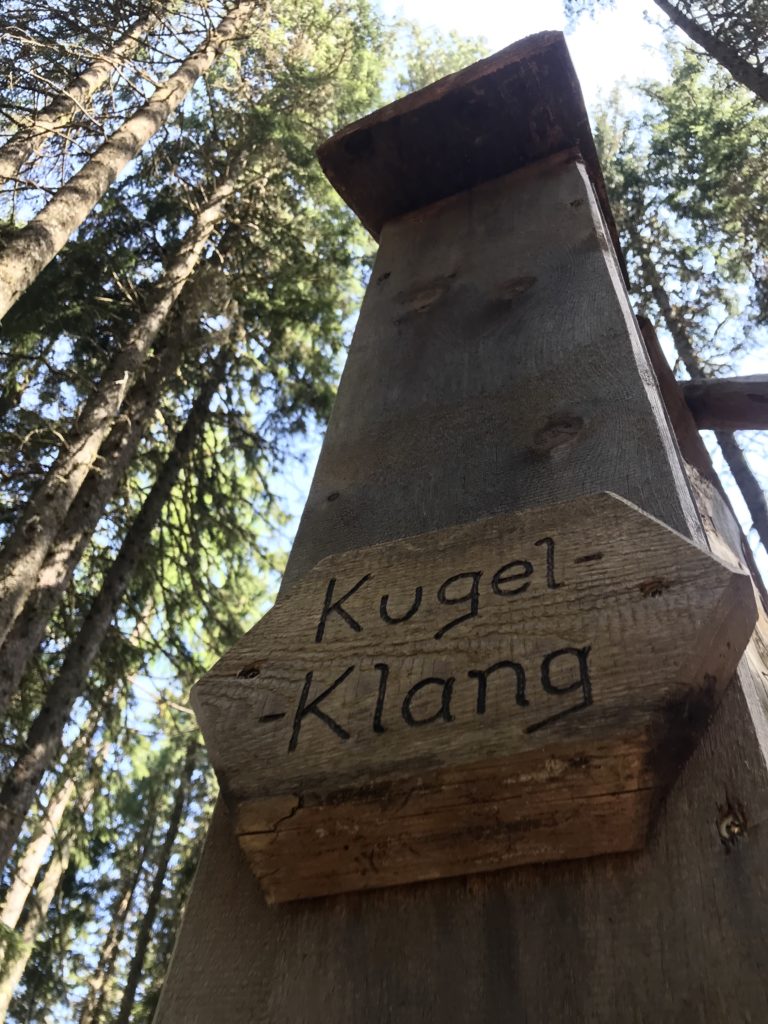 Glungezer Freizeitspaß im Zirbenwald - jede Kugelbahn hat ihren eigenen Namen